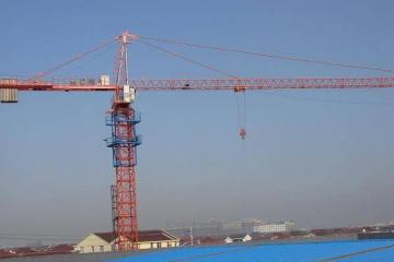 王健坤的 2 平方米世界：在空中开塔吊，他稳得让钢筋都服气