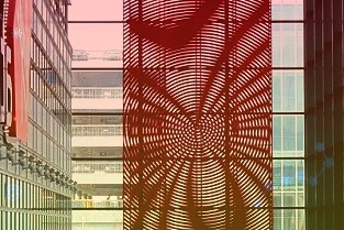 中国移动A股上市后首次涨停